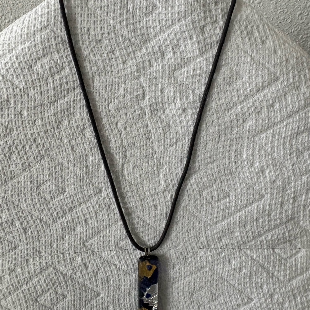 Elegant Blue and Gold Pendant Necklace